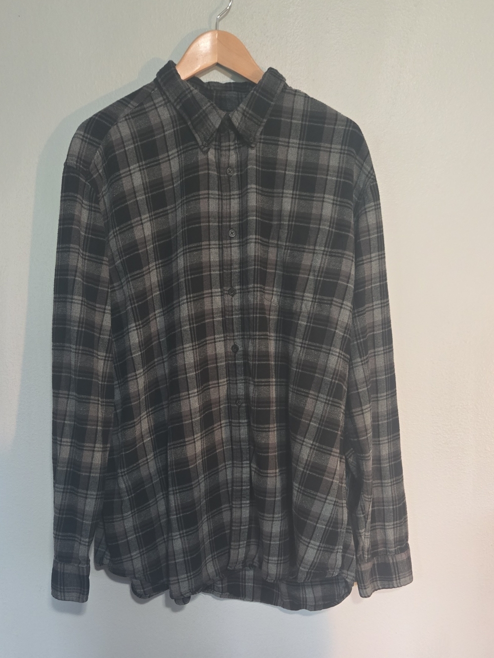 Men's Black and Gray Plaid Foundry Button-Up Shirt In Size XXTall